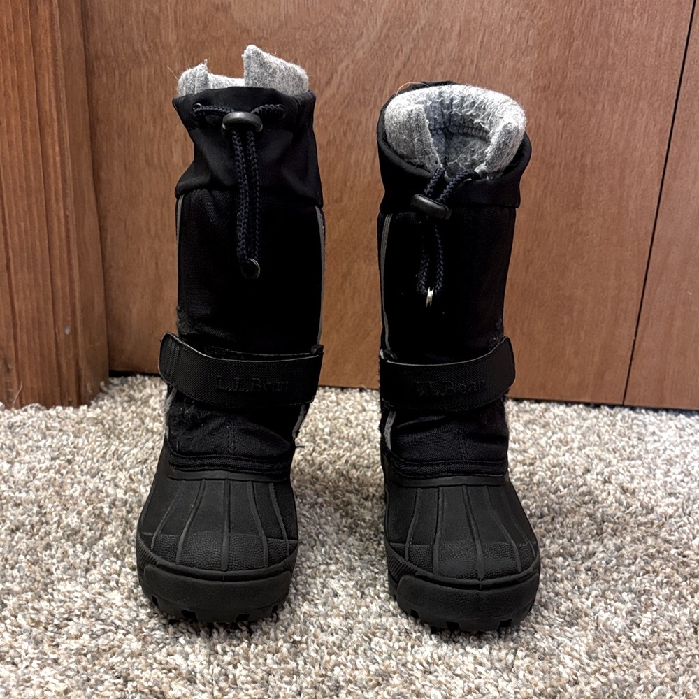 LL Bean Northwoods kid’s navy snow boots